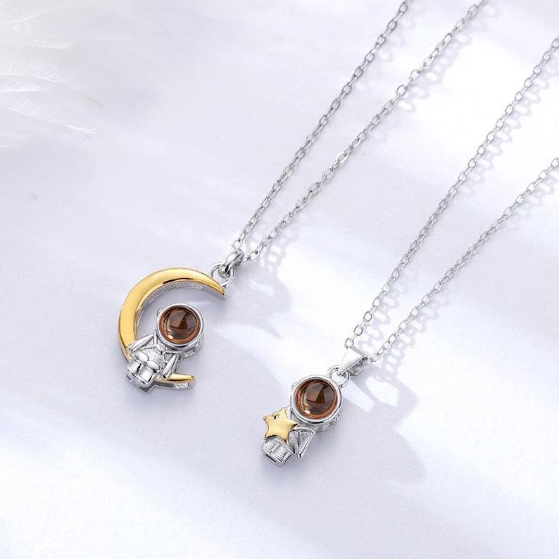 Par de Colares Astronautas - Foto Personalizável - My Store
